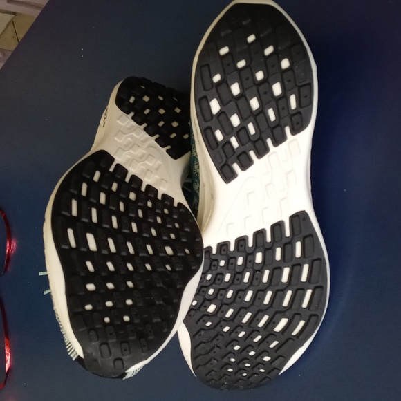 Nike running shoes size 9 no box - Picture 3 of 5